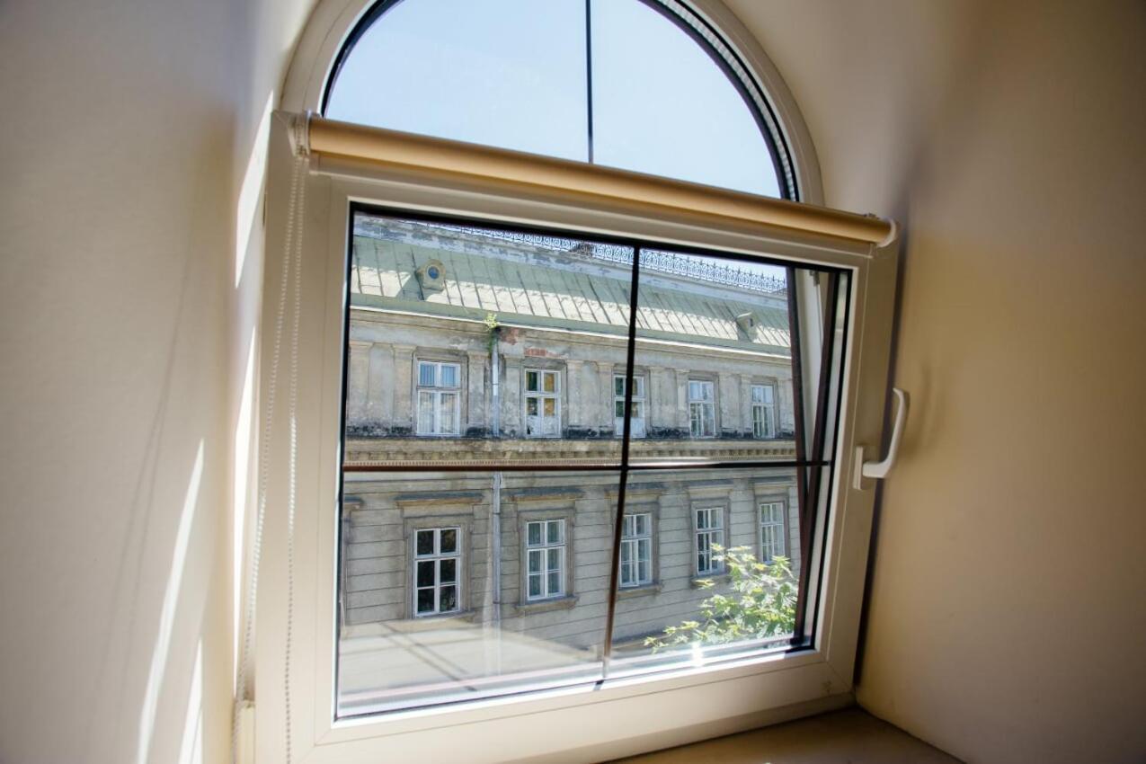 Guest House "Arkhistratyg" リヴィウ エクステリア 写真
