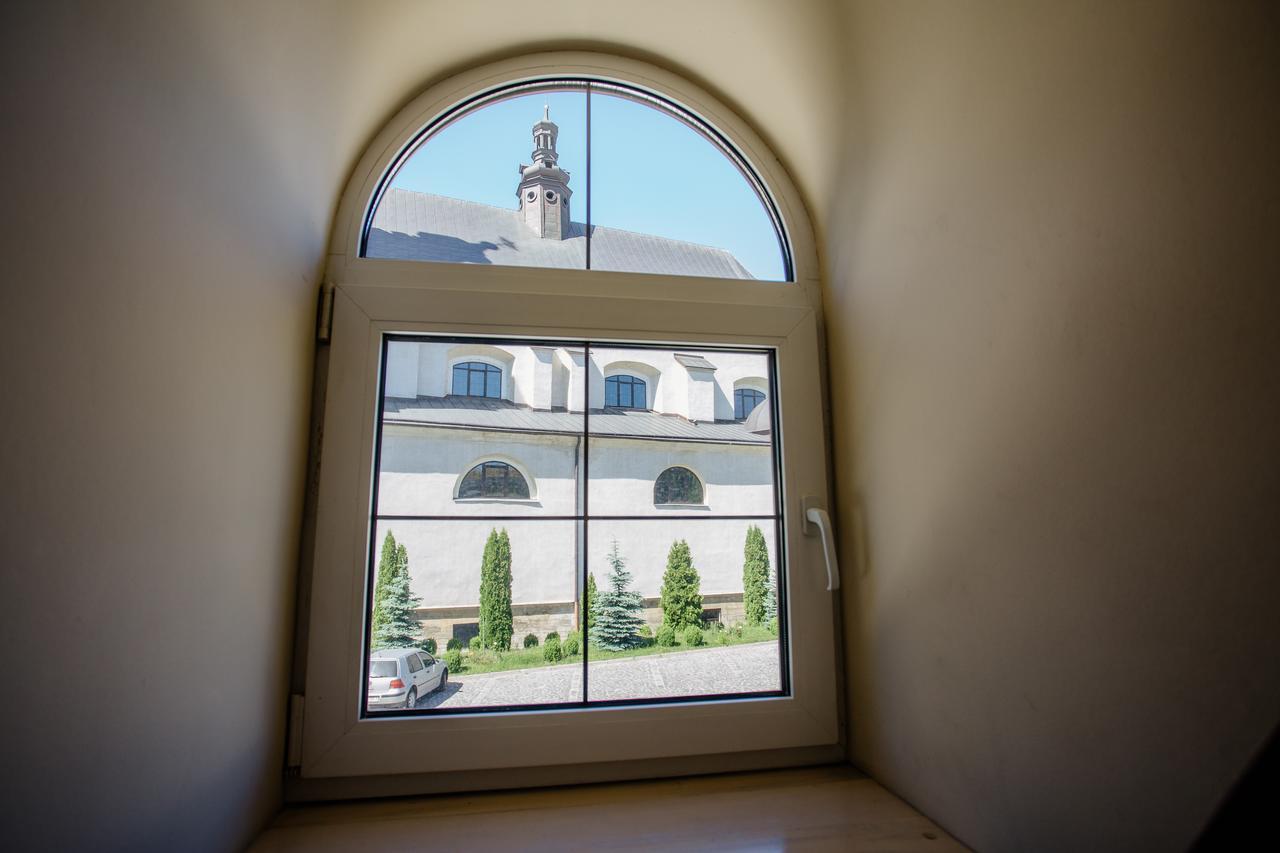 Guest House "Arkhistratyg" リヴィウ エクステリア 写真